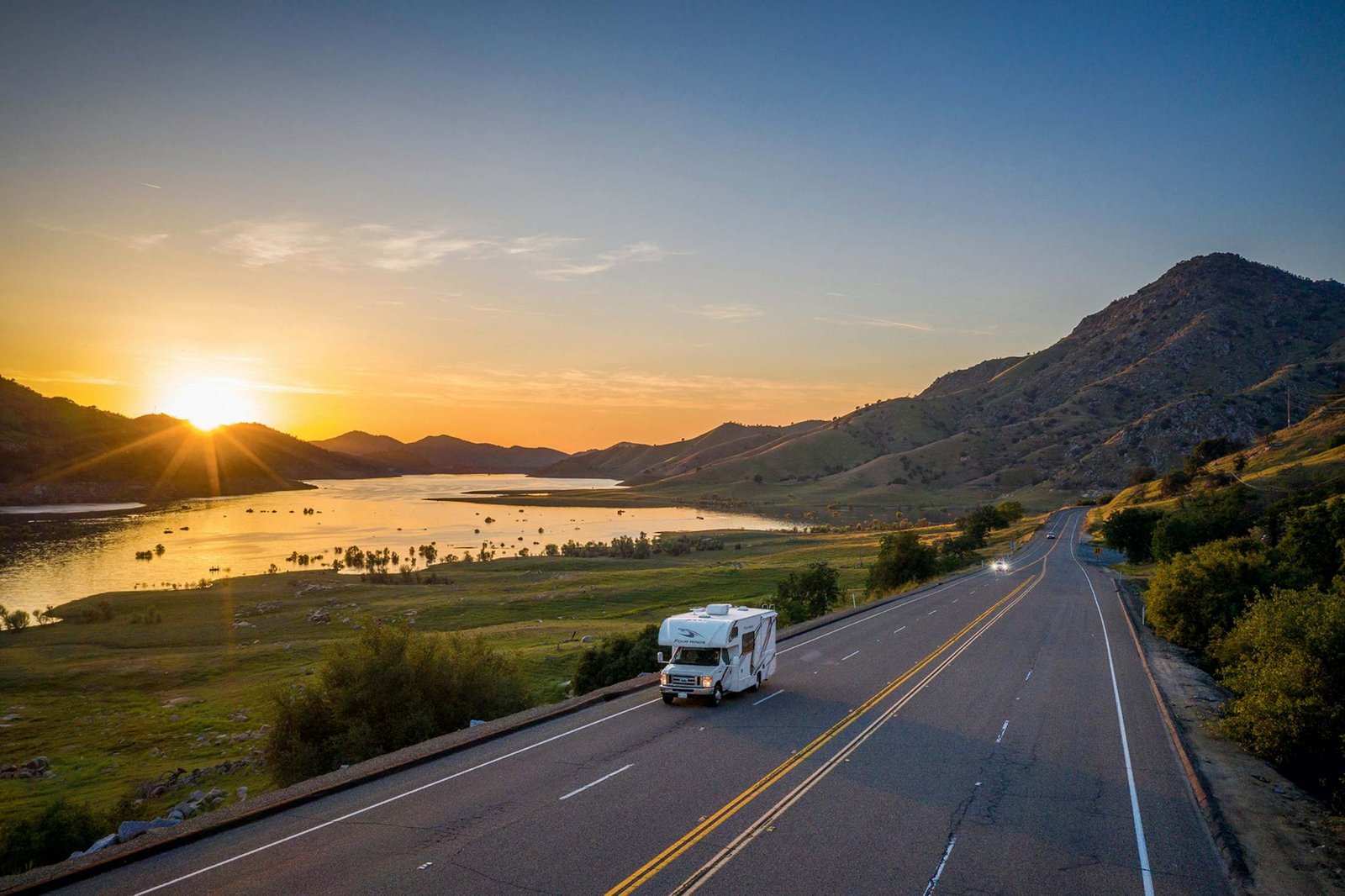 thue xe rv o my cruise america view 3.jpg